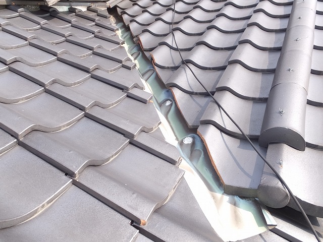 銅板が使用された谷板金